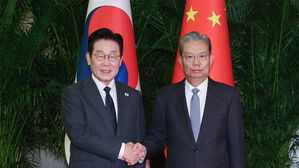 이 대통령, 자오러지 만나&hellip;"한중 관계 발전 위한 지지 부탁"
