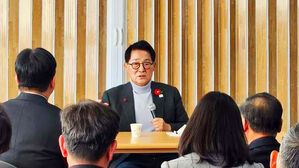 박지원 "김병기, 억울하더라도 자진 탈당해야"