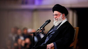 '반미 동지' 이란도 흔들&hellip;하메네이 망명 준비?