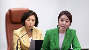 '1억 통로' 전직 보좌관 조사&hellip;김경 귀국 시점은?