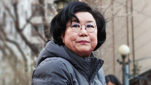 "금수저 삼형제, 엄마 찬스"…청와대 "끝까지 간다"