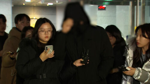 1억 통로 전 보좌관 16시간 조사…김경 귀국 시점은?