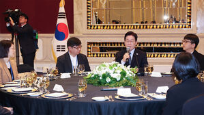 이 대통령 "중국발 부정선거, 정신 나간 소리&hellip;혐중 억제 노력 계속"