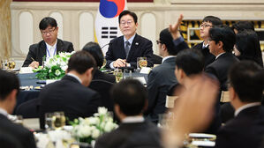 중일 갈등 중재 역할 질문에&hellip;이 대통령 "우리 역할 제한적"
