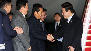 이 대통령, 3박 4일 중국 방문 마치고 서울 도착