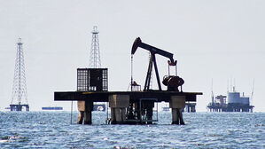 러 유조선 나포&hellip;"21세기형 해적 행위" 맹비난