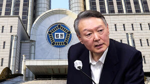 윤, 내일 운명의 날&hellip;사형 또는 무기형 구형