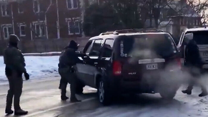 "내려" 출발하자 '탕탕'&hellip;운전자 사살에 '발칵'