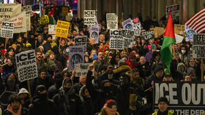 미 이민단속국 총격 여성 사망에 시위 확산&hellip;충돌&middot;긴장 고조