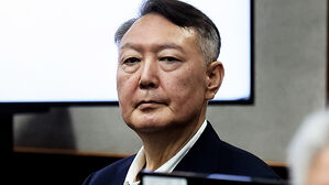 윤석열 구형&middot;최후진술은 13일로 연기&hellip;"침대 재판에 유감"