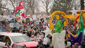 'ICE총격'에 주말 미 전역 시위&hellip;간밤 29명 체포&middot;경관 1명 부상