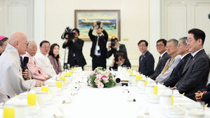 이 대통령, 사이비&middot;이단 종교에 "폐해 크다"&hellip;7대 종단, 해산 요구도