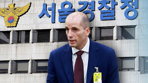 청문회 직후 해외로 출국&hellip;"입국 시 출국 정지"