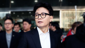 사형 구형 4시간 뒤 "제명"&hellip;극단 치달은 '분열 위기'