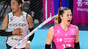 '요시하라 매직' 흥국생명, 도로공사 잡고 2위 '눈앞'