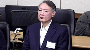 '징역 5년' 윤 측 "사라진 법리&middot;붕괴된 법치&hellip;오로지 정치 논리"