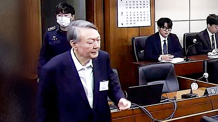 사형 구형 땐 '헛웃음' 짓더니&hellip;"징역 5년" 선고되자