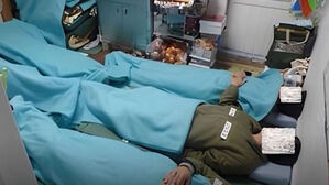 '신문지 6장' 자리마저&hellip;교도소 미어터지자 가석방?