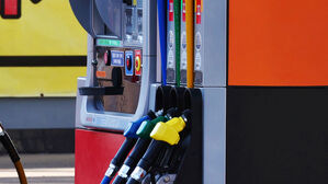 국내 주유소 기름값 6주 연속 하락&hellip;"다음 주도 내릴 듯"