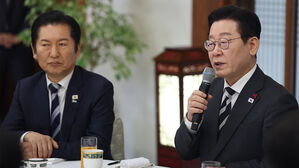 이 대통령, 재편된 민주당 지도부와 만찬&hellip;정청래&middot;한병도 등 참석