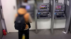 ATM 앞 "수상하네"&hellip;쉬는 날 범인 잡은 경찰관