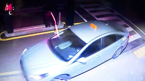 기사 마구 때리더니&hellip;'한밤 택시 탈취' 공포의 남성 정체