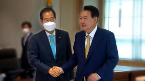 "최고 권력자들이 주도한 친위 쿠데타"&hellip;내전 위험 지적