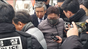 부부 손에 죽은 신생아&hellip;"텅 비었다" 조력자 정체 충격