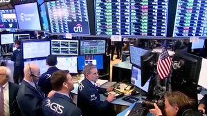 뉴욕증시, 혼조세 출발&hellip;S&P 500 사상 첫 7,000 돌파