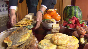 "지난해보다 소폭 낮아"&hellip;전통시장서 차례상 준비하면