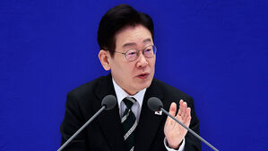 이 대통령 "재연장 생각했다면 오산"&hellip;다주택자 겨냥 하루 4차례 글