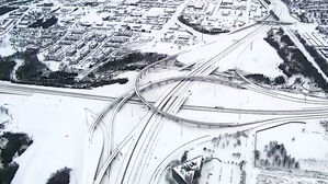 '역대급' 눈폭풍 미국 강타&hellip;100만 가구 정전&middot;결항 속출