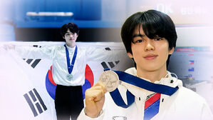 '은메달' 안고 귀국&hellip;"올림픽도 메달 도전"