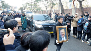 이해찬 전 총리 시신 빈소 도착&hellip;정청래, '상주'로 조문객 맞기로
