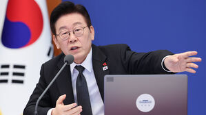 이 대통령 "일부 대기업&middot;특정 지역 아닌 '모두의 성장' 해야"