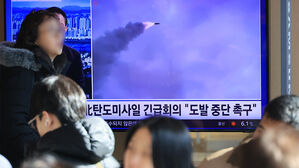 북, 동해상으로 탄도미사일 수발 발사&hellip;당대회 앞두고 무력시위