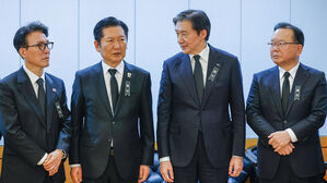 고 이해찬 계승 자임하나&hellip;나란히 상주 자리 지킨 김민석&middot;정청래&middot;조국