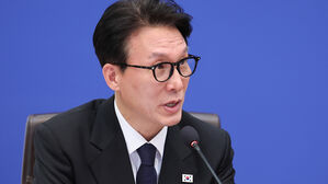 김 총리, 정청래 '합당 제안'에 "난 통합론자&hellip;이 시점 그런 방식 논란"