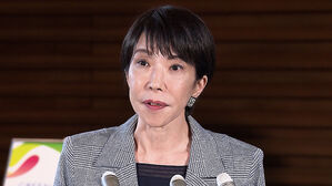 다카이치 "총리라도 스모 모래판에 여성이 올라갈 수 없다"