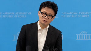 "나치즘"vs"빨리 결론"&hellip;갈등 격화에 "멈춰야"