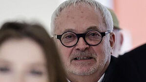 여성 의원 초대해 엑스터시 탄 술 먹인 프랑스 전 의원 징역 4년