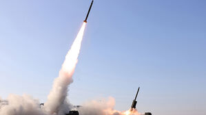 북, 갱신형 대구경방사포 시험사격&hellip;"그 어떤 간섭도 무시"