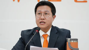 경찰, '김경 공천 상담' 노웅래 전 보좌관 참고인 소환