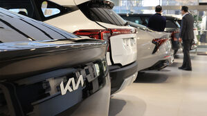 기아, 미 관세로 지난해 영업익 28.3%↓&hellip;매출은 역대 최대