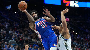 조지&middot;엠비드 61점 합작&hellip;NBA 필라델피아, 밀워키 완파