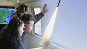 북한 '성능 개량' 방사포 발사&hellip;김정은 "공격력 극대화"