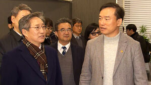 김종철 방미통위원장, SBS&middot;MBC 제작 현장 방문&hellip;"낡은 규제 없애야"