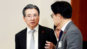 청와대 "미, 절차 늦어져 답답했을 것&hellip;빨리 되게 최선"