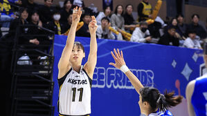 프로농구 KB, 우리은행 물리치고 3연승&hellip;강이슬 결승 3점포