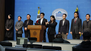 국힘 친한계 의원 16명, 지도부 사퇴 요구&hellip;"한 제명은 해당 행위"